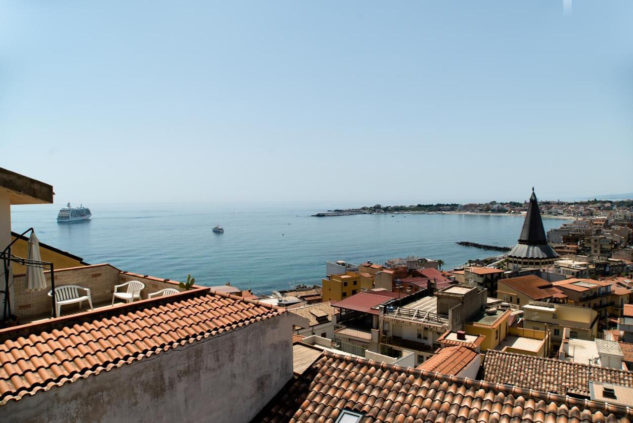 Nick & Santo'S Holiday Homes B&B Giardini Naxos Eksteriør billede